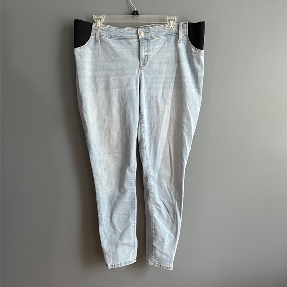 CLOSET CLEAROUT! 🔥🔥🔥  Isabel Maternity by Ingrid & Isabel Blue Skinny Jeans - Picture 1 of 5